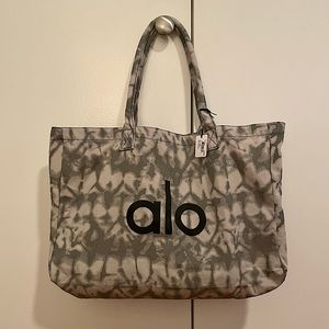 Alo Yoga Shopper Tote, NWT, Grey Tie-dye